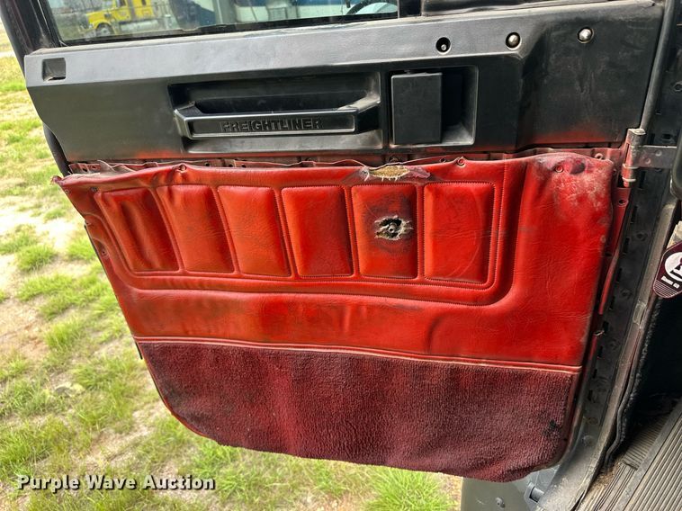 image for item EQ4860 1998 Freightliner FLD120 semi truck