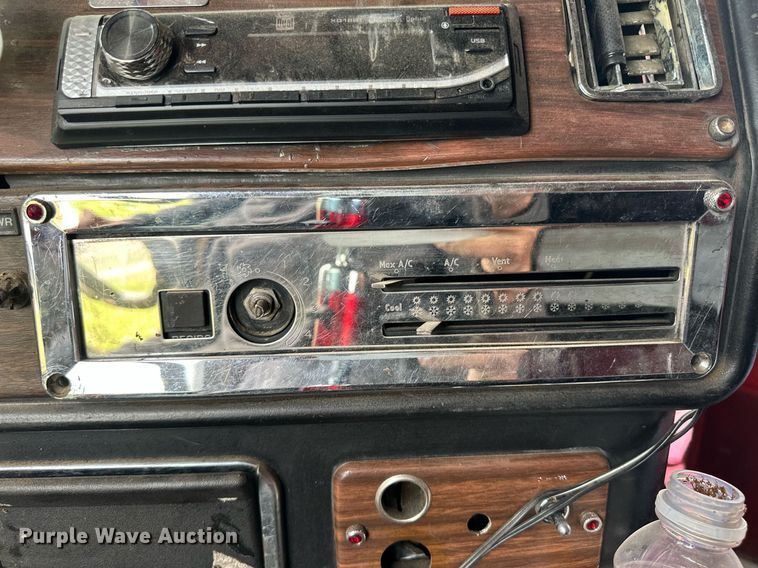 image for item EQ4860 1998 Freightliner FLD120 semi truck