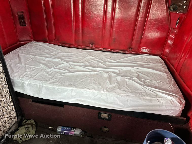 image for item EQ4860 1998 Freightliner FLD120 semi truck