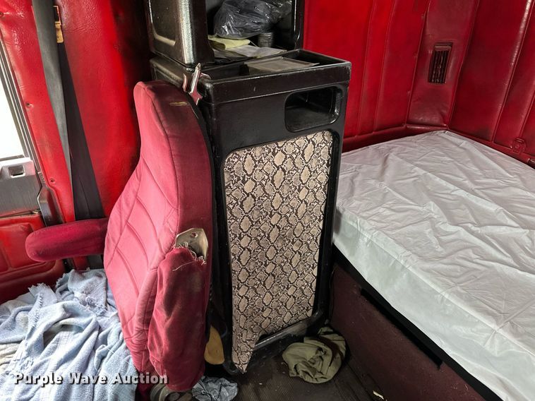 image for item EQ4860 1998 Freightliner FLD120 semi truck