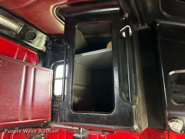 image for item EQ4860 1998 Freightliner FLD120 semi truck