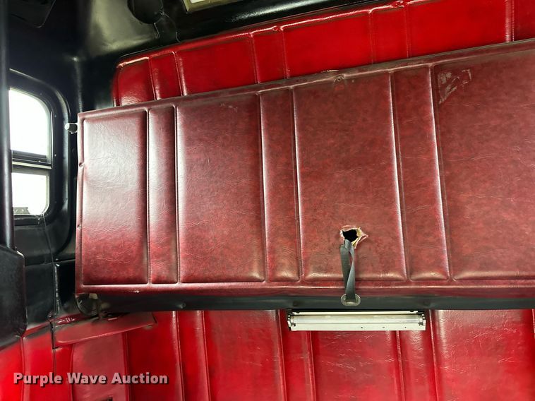 image for item EQ4860 1998 Freightliner FLD120 semi truck