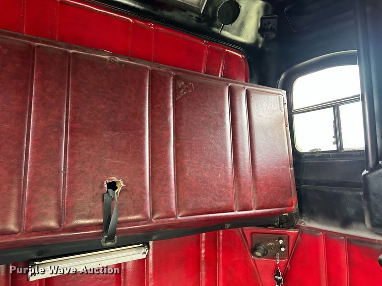 image for item EQ4860 1998 Freightliner FLD120 semi truck