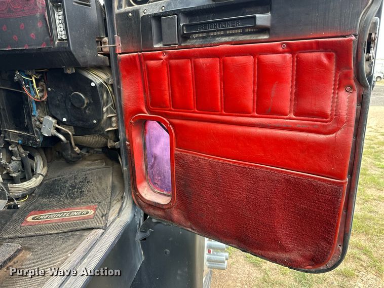 image for item EQ4860 1998 Freightliner FLD120 semi truck