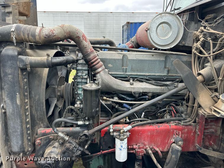 image for item EQ4860 1998 Freightliner FLD120 semi truck