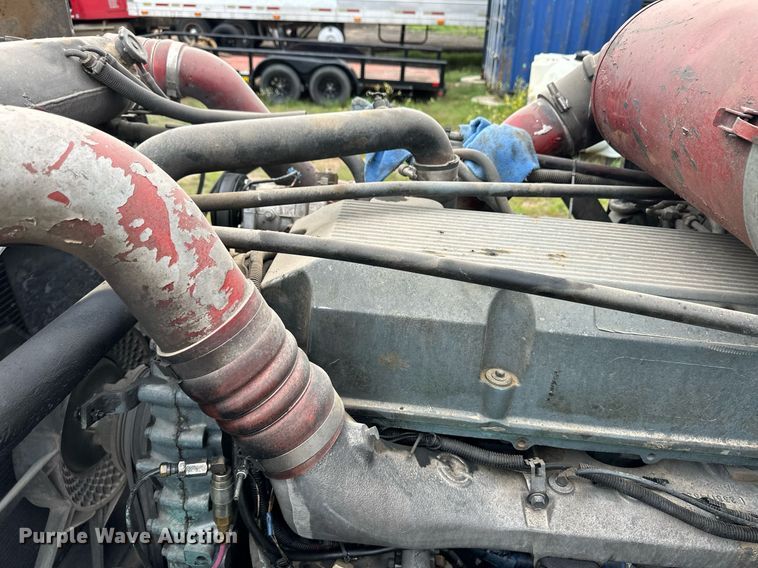 image for item EQ4860 1998 Freightliner FLD120 semi truck