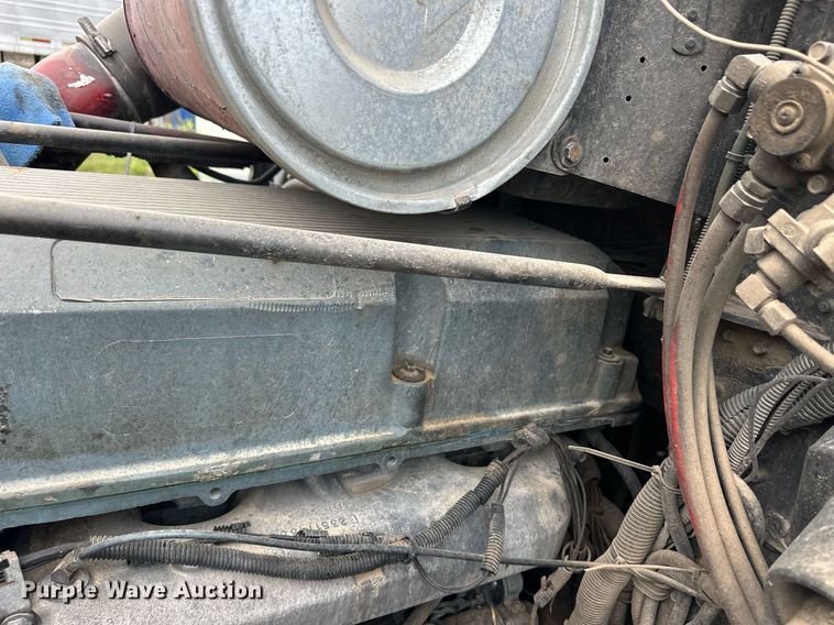 image for item EQ4860 1998 Freightliner FLD120 semi truck