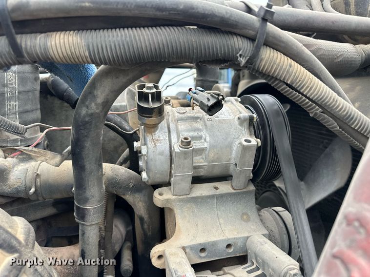 image for item EQ4860 1998 Freightliner FLD120 semi truck