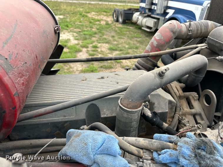 image for item EQ4860 1998 Freightliner FLD120 semi truck