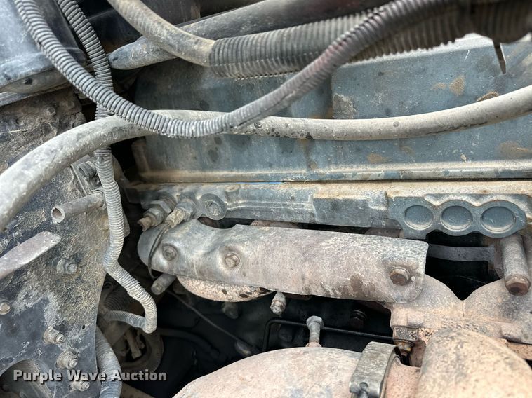 image for item EQ4860 1998 Freightliner FLD120 semi truck