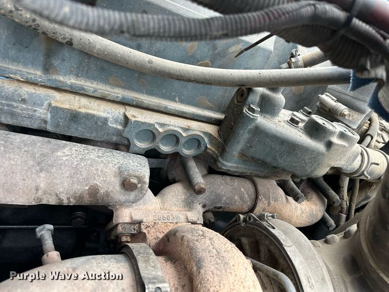 image for item EQ4860 1998 Freightliner FLD120 semi truck