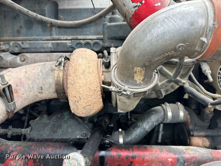 image for item EQ4860 1998 Freightliner FLD120 semi truck