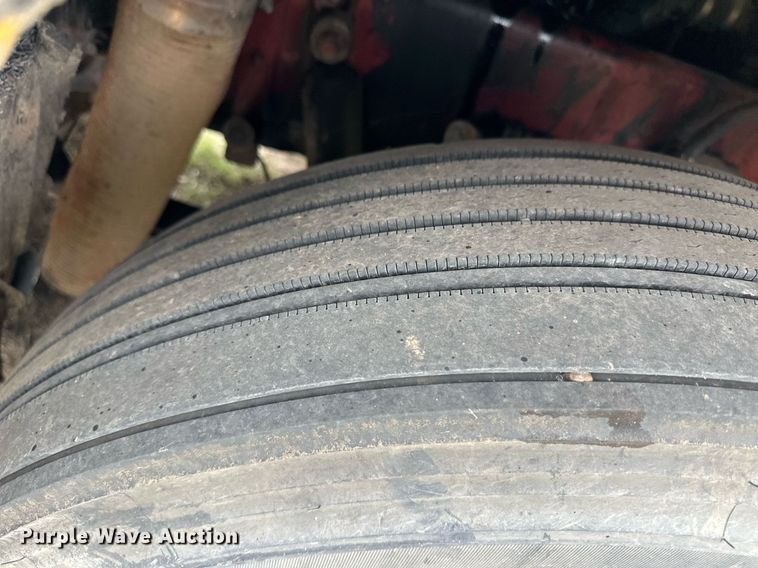 image for item EQ4860 1998 Freightliner FLD120 semi truck