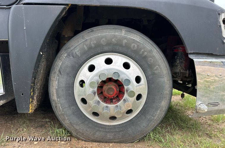 image for item EQ4860 1998 Freightliner FLD120 semi truck