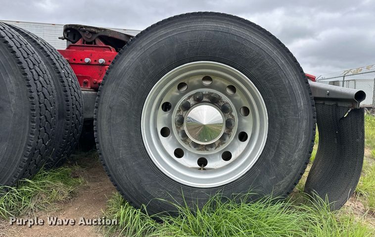 image for item EQ4860 1998 Freightliner FLD120 semi truck