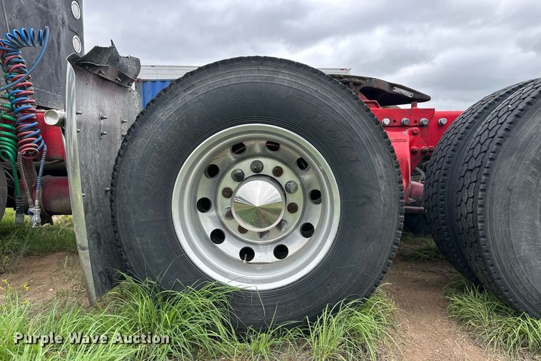 image for item EQ4860 1998 Freightliner FLD120 semi truck