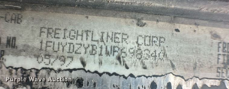 image for item EQ4860 1998 Freightliner FLD120 semi truck