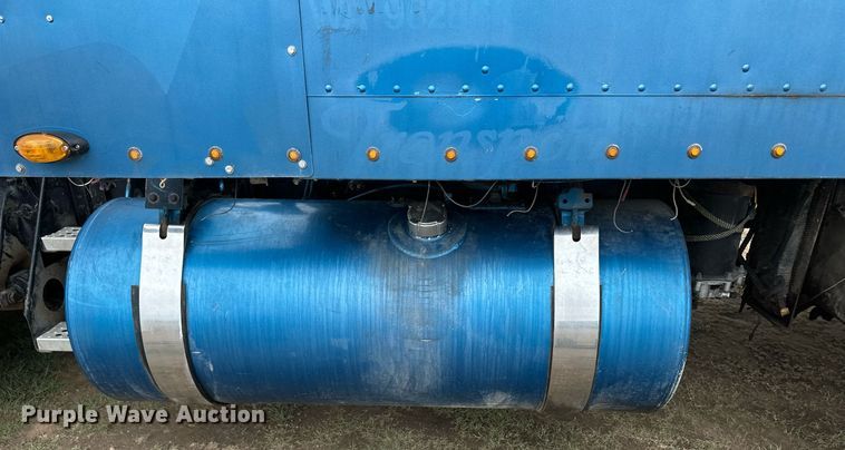 image for item EQ4861 1998 Freightliner FLD semi truck