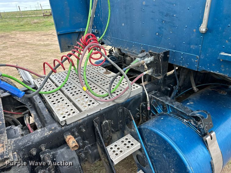 image for item EQ4861 1998 Freightliner FLD semi truck