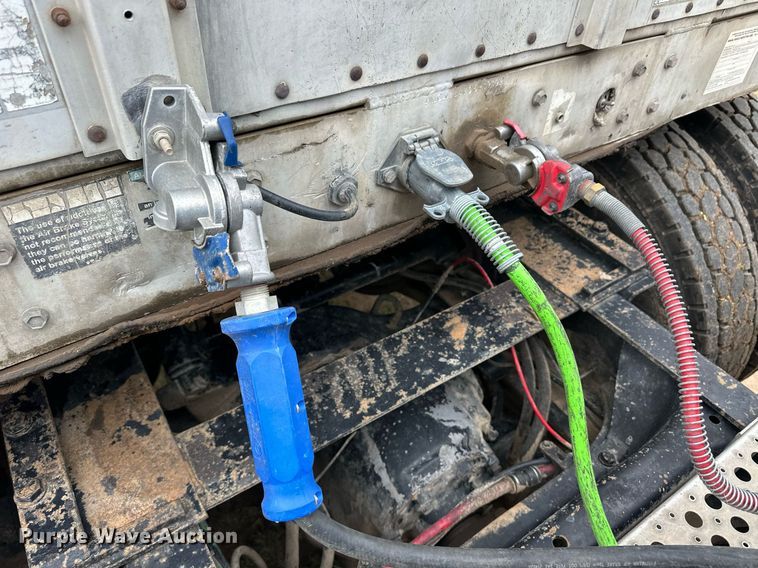 image for item EQ4861 1998 Freightliner FLD semi truck