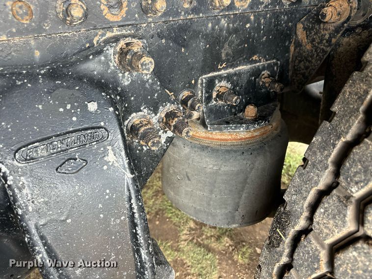 image for item EQ4861 1998 Freightliner FLD semi truck