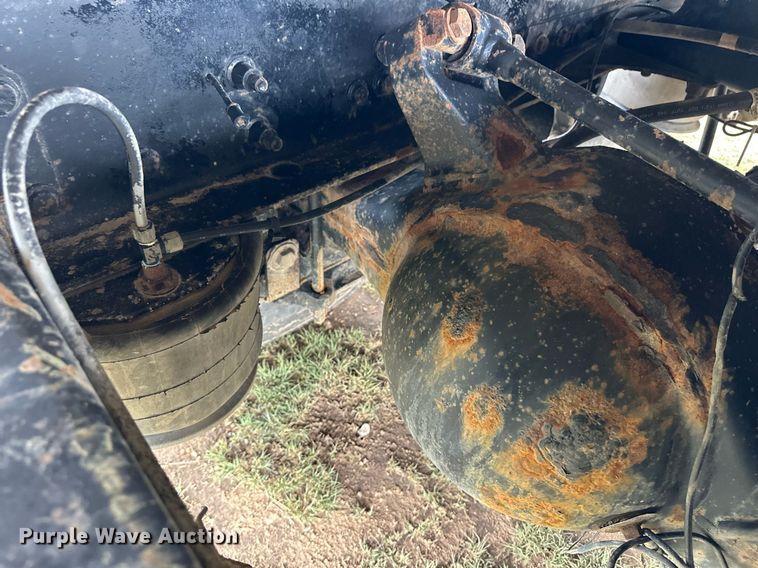 image for item EQ4861 1998 Freightliner FLD semi truck