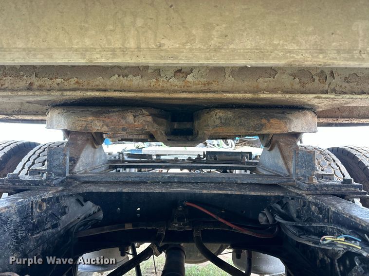 image for item EQ4861 1998 Freightliner FLD semi truck