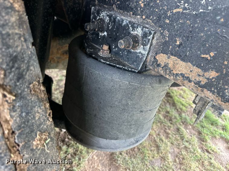 image for item EQ4861 1998 Freightliner FLD semi truck