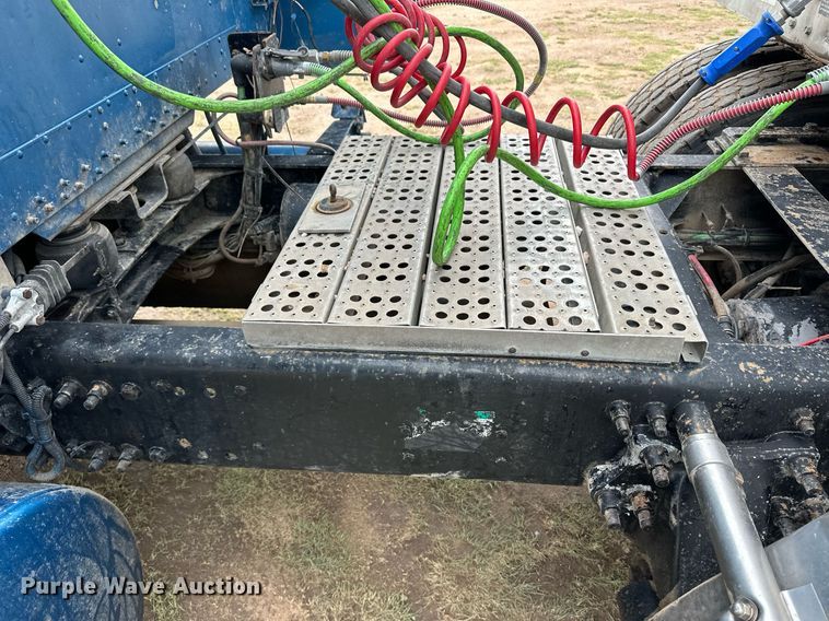 image for item EQ4861 1998 Freightliner FLD semi truck