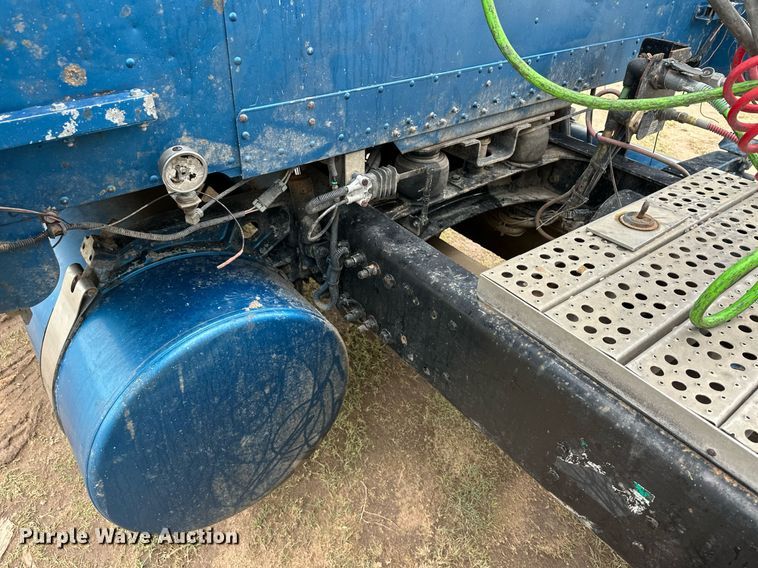 image for item EQ4861 1998 Freightliner FLD semi truck