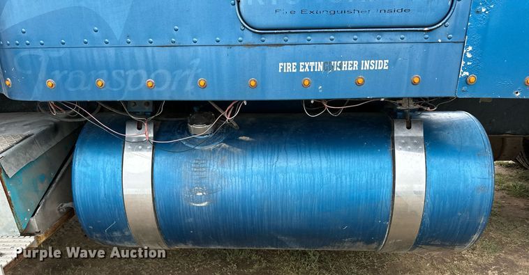 image for item EQ4861 1998 Freightliner FLD semi truck