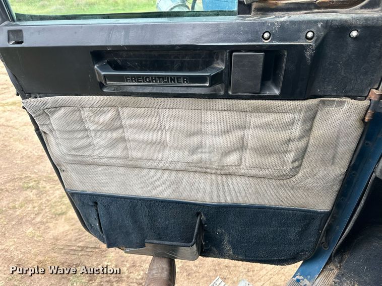 image for item EQ4861 1998 Freightliner FLD semi truck