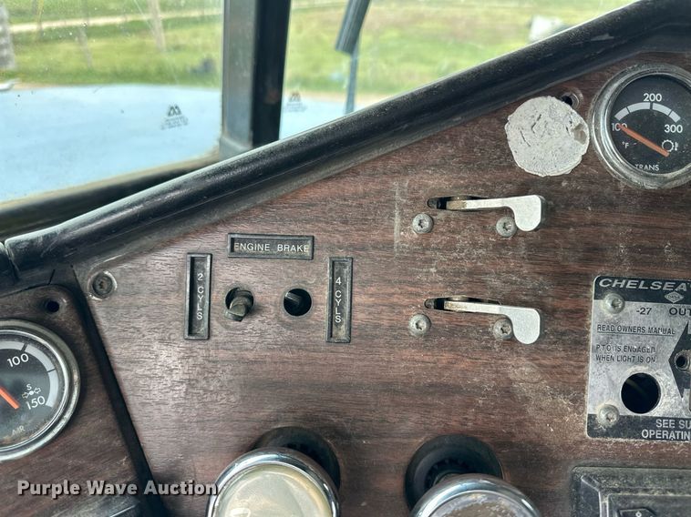 image for item EQ4861 1998 Freightliner FLD semi truck