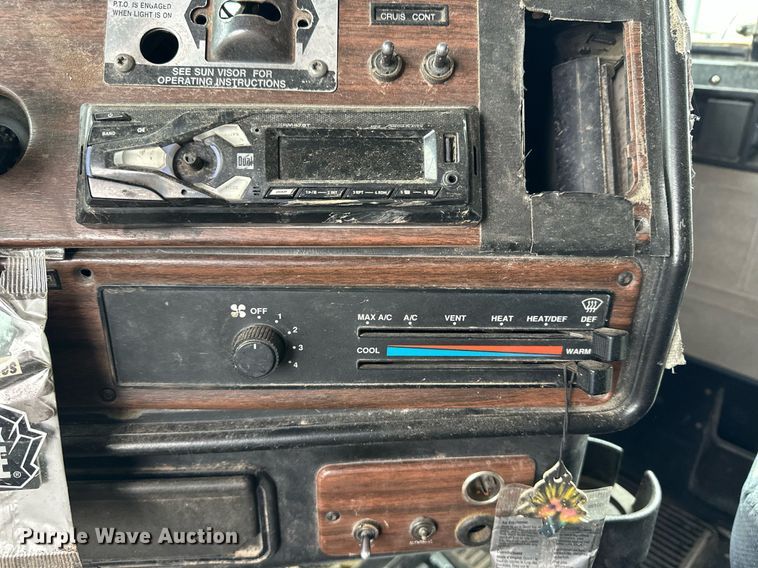 image for item EQ4861 1998 Freightliner FLD semi truck