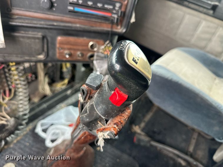 image for item EQ4861 1998 Freightliner FLD semi truck