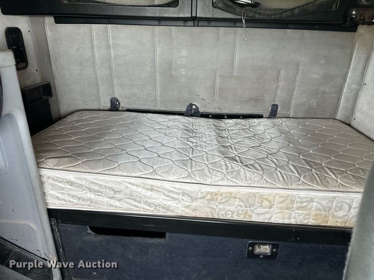 image for item EQ4861 1998 Freightliner FLD semi truck