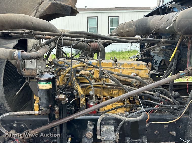 image for item EQ4861 1998 Freightliner FLD semi truck