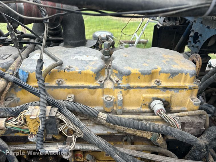 image for item EQ4861 1998 Freightliner FLD semi truck