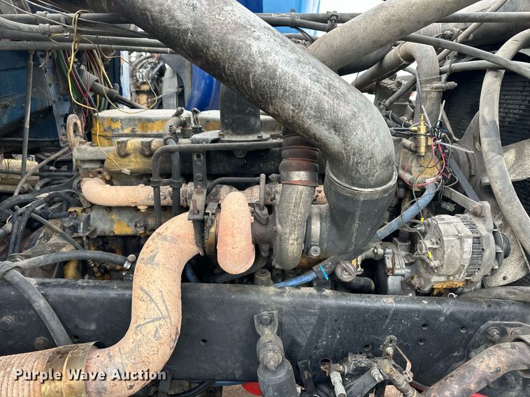 image for item EQ4861 1998 Freightliner FLD semi truck