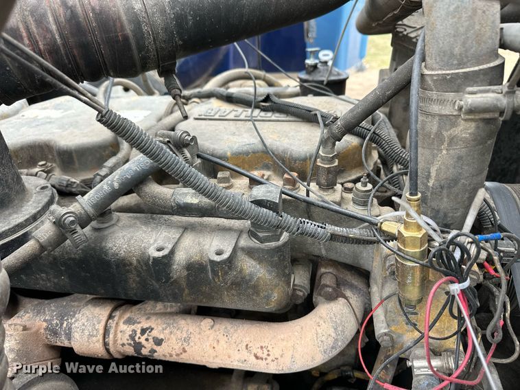 image for item EQ4861 1998 Freightliner FLD semi truck