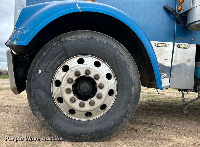 image for item EQ4861 1998 Freightliner FLD semi truck