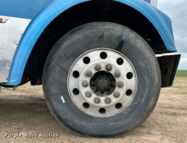 image for item EQ4861 1998 Freightliner FLD semi truck