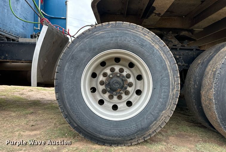 image for item EQ4861 1998 Freightliner FLD semi truck