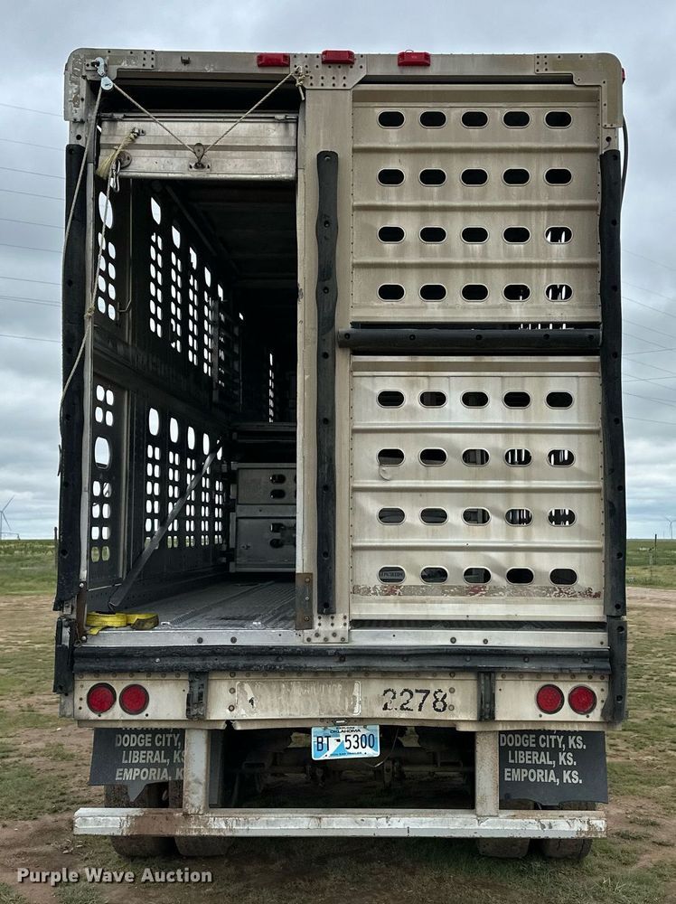 image for item EQ4862 1997 Wilson PSAL-303P livestock trailer