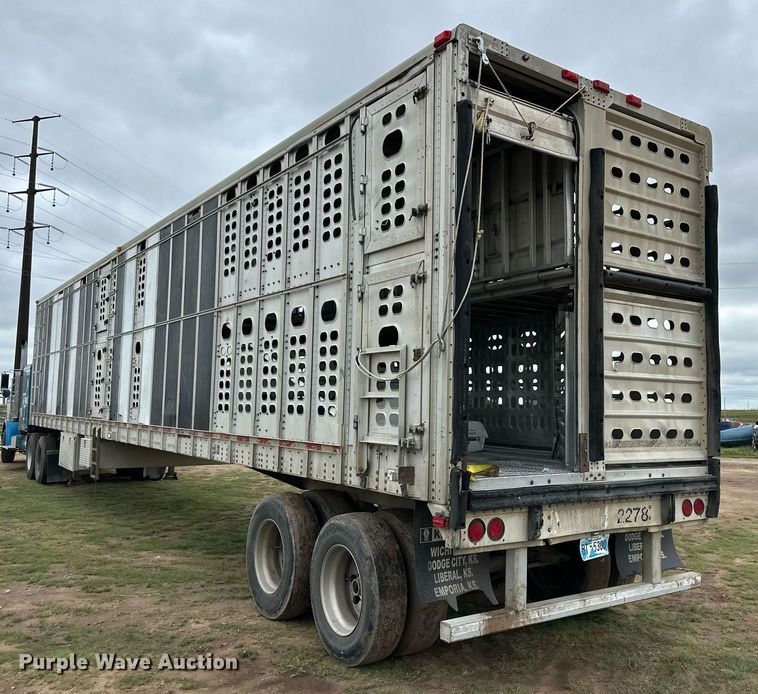 image for item EQ4862 1997 Wilson PSAL-303P livestock trailer