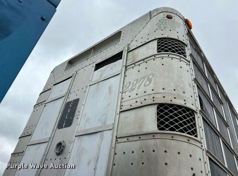 image for item EQ4862 1997 Wilson PSAL-303P livestock trailer