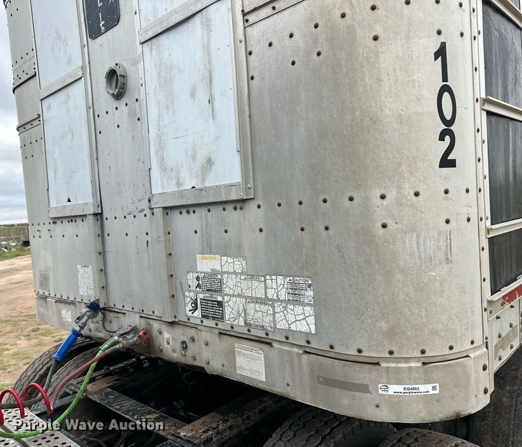 image for item EQ4862 1997 Wilson PSAL-303P livestock trailer