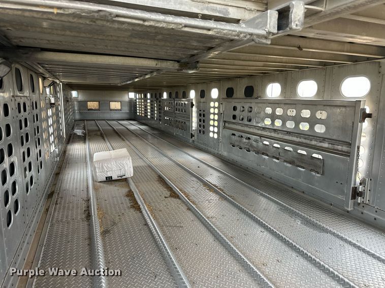 image for item EQ4862 1997 Wilson PSAL-303P livestock trailer