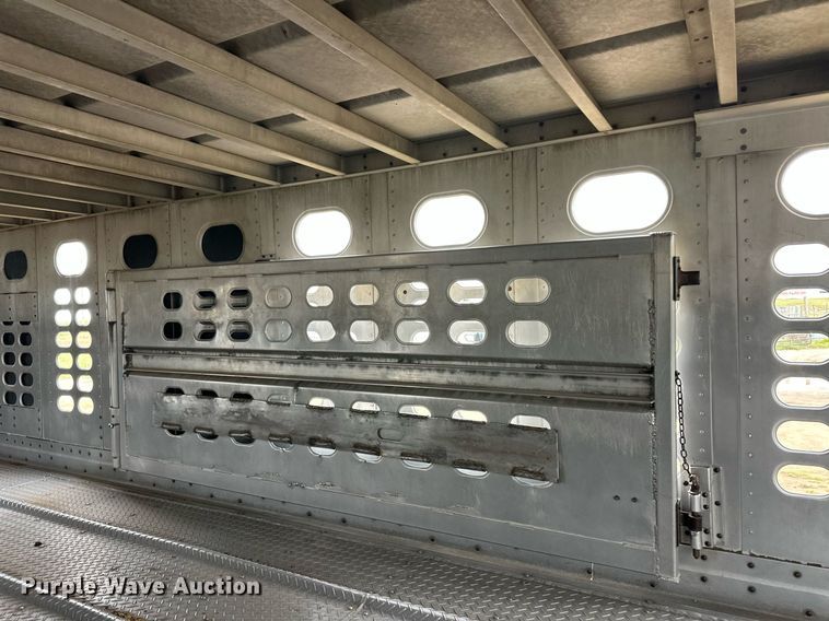 image for item EQ4862 1997 Wilson PSAL-303P livestock trailer