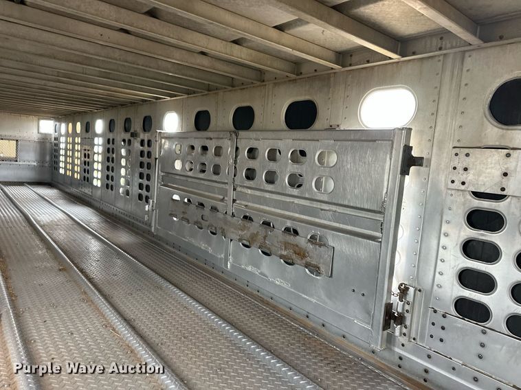 image for item EQ4862 1997 Wilson PSAL-303P livestock trailer